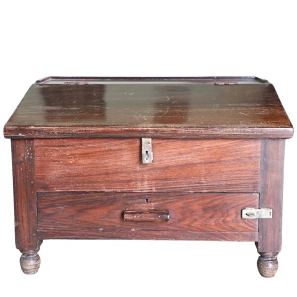 Shanbagu writing table