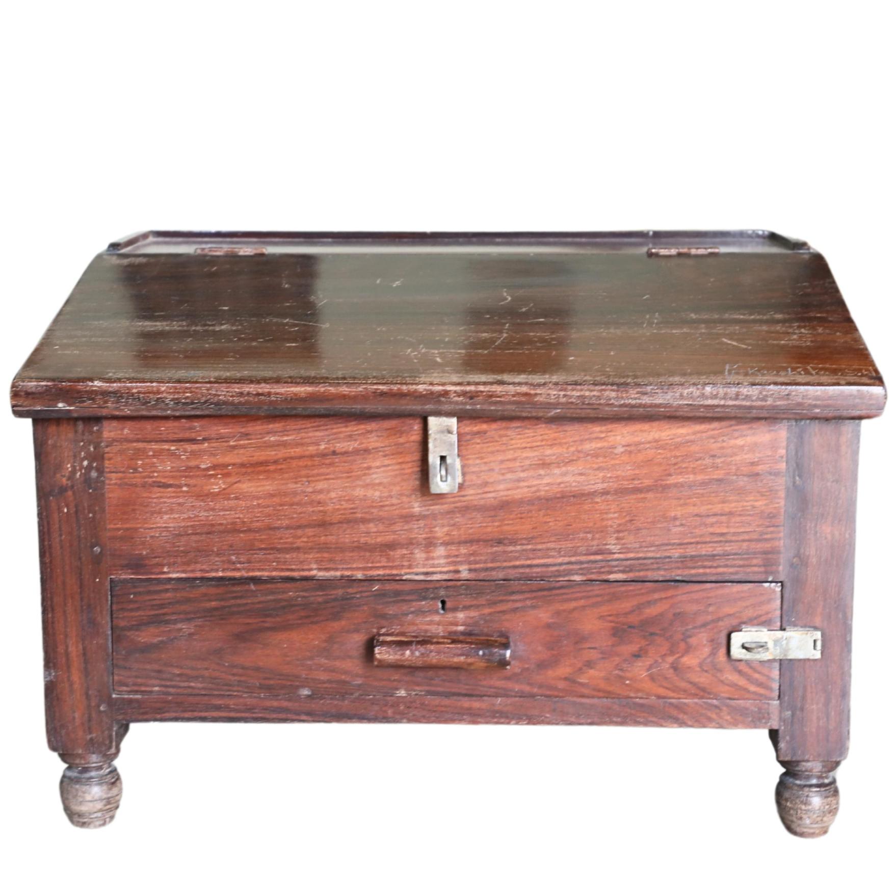 Shanbagu writing table